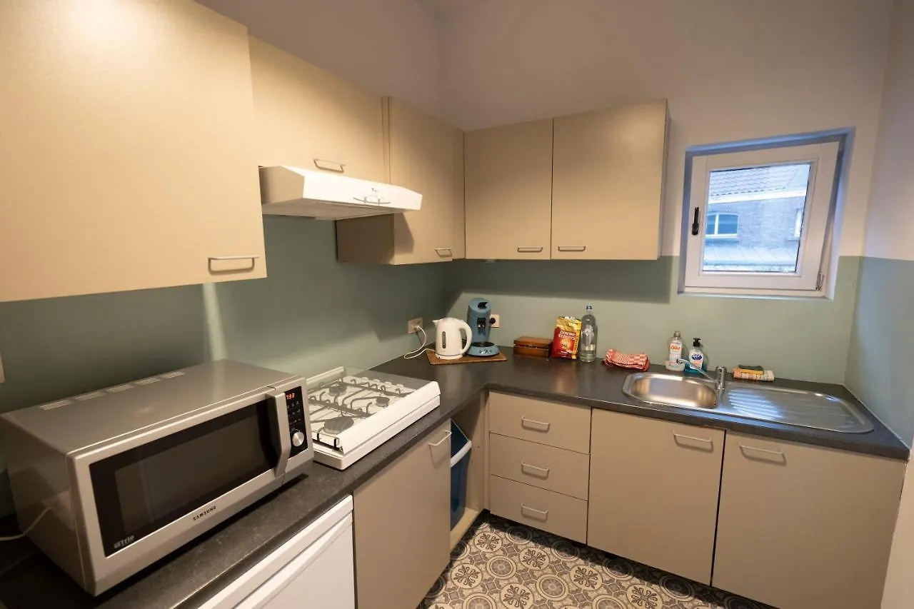 Because The Night City Lodge Αμβέρσα Bed and Breakfast