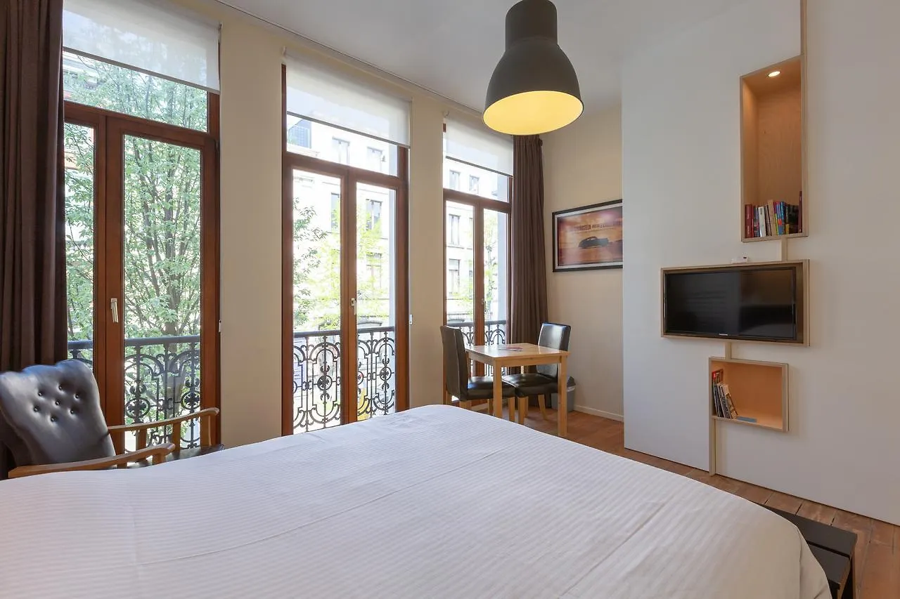 Because The Night City Lodge Antwerp Bed & Breakfast