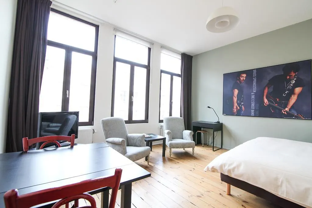 Because The Night City Lodge Antwerpen Frühstückspension