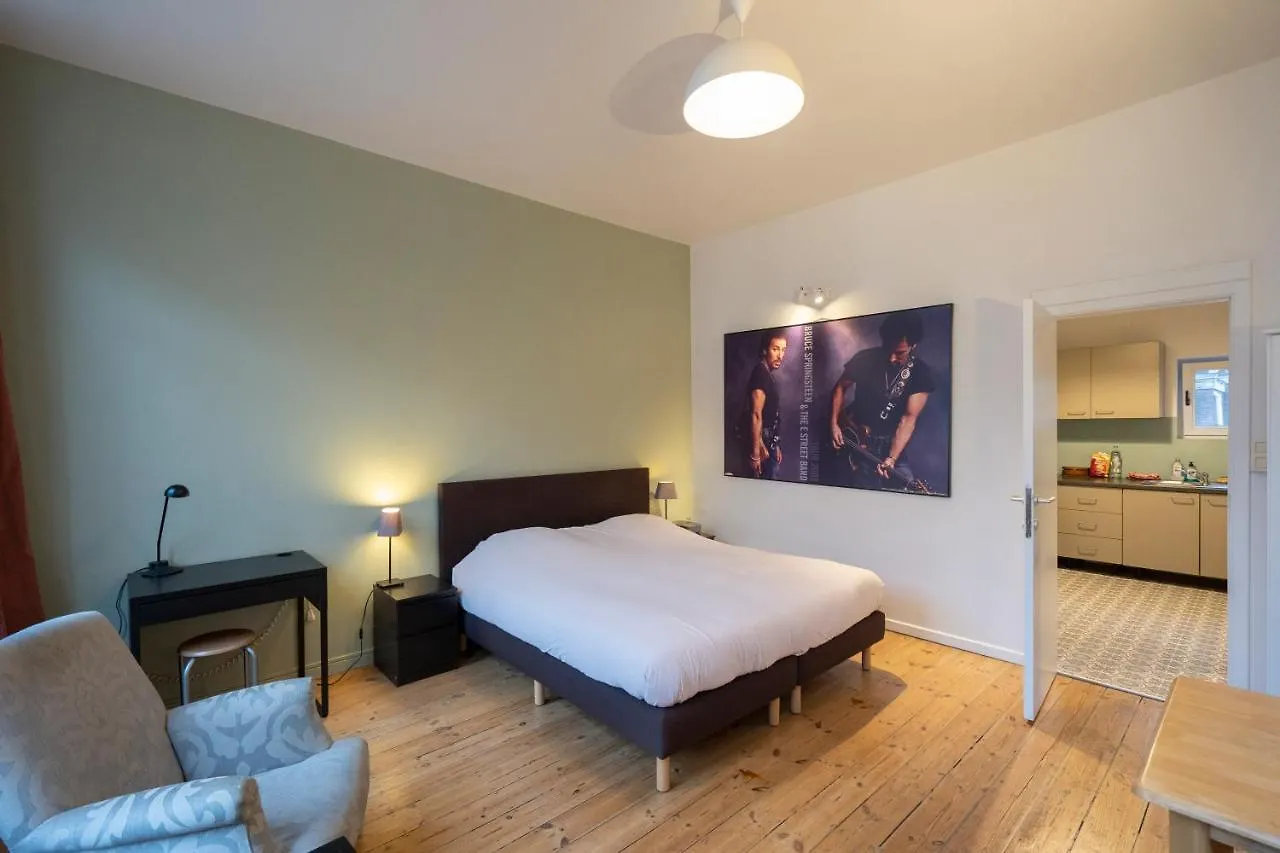 Because The Night City Lodge Antwerpen 3*,