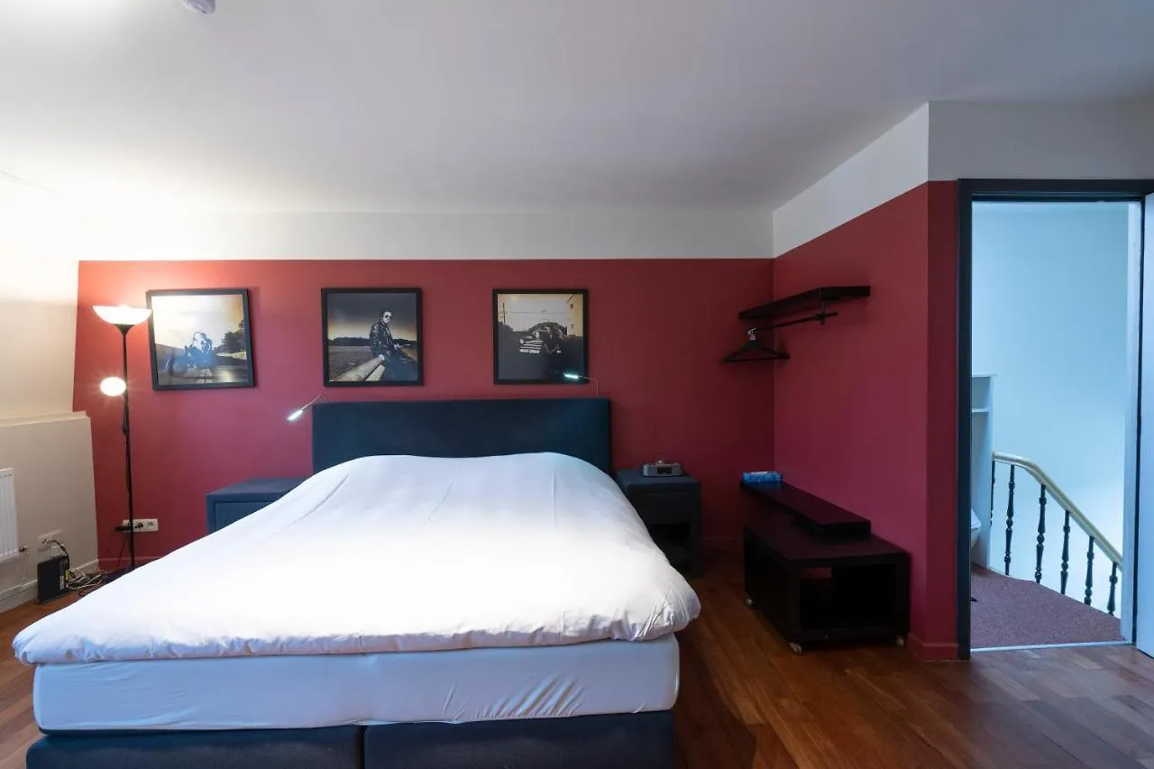 Because The Night City Lodge Antwerpen