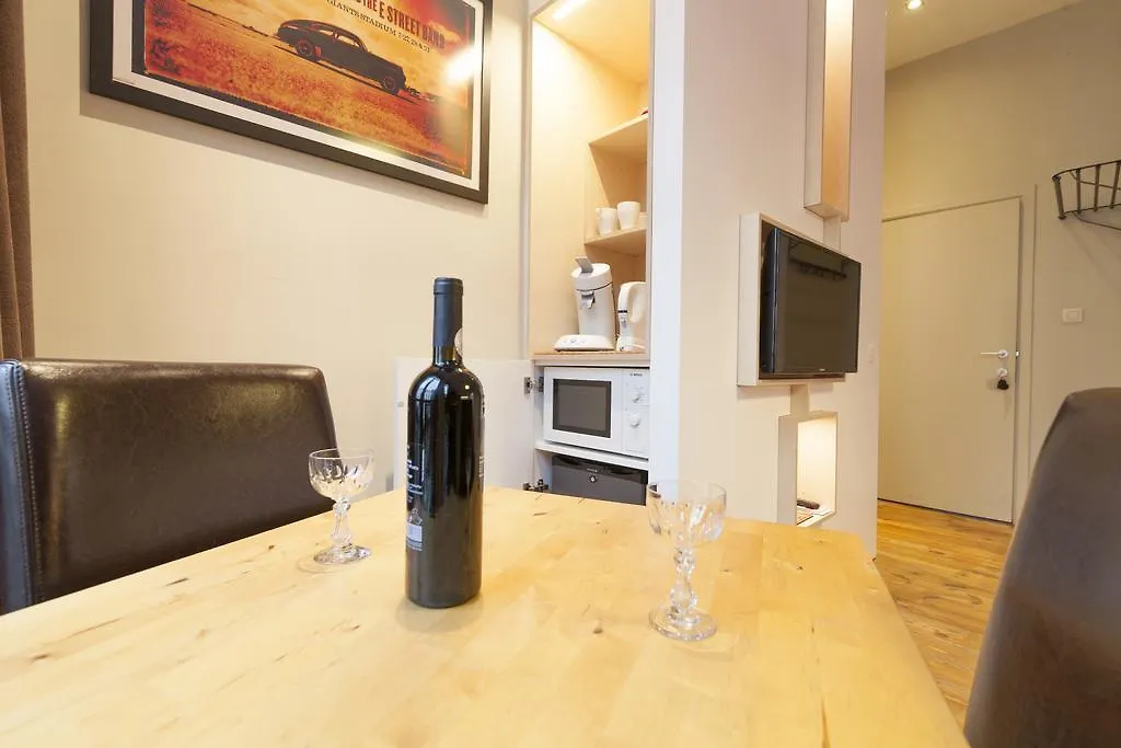 Because The Night City Lodge Antwerpen Frühstückspension